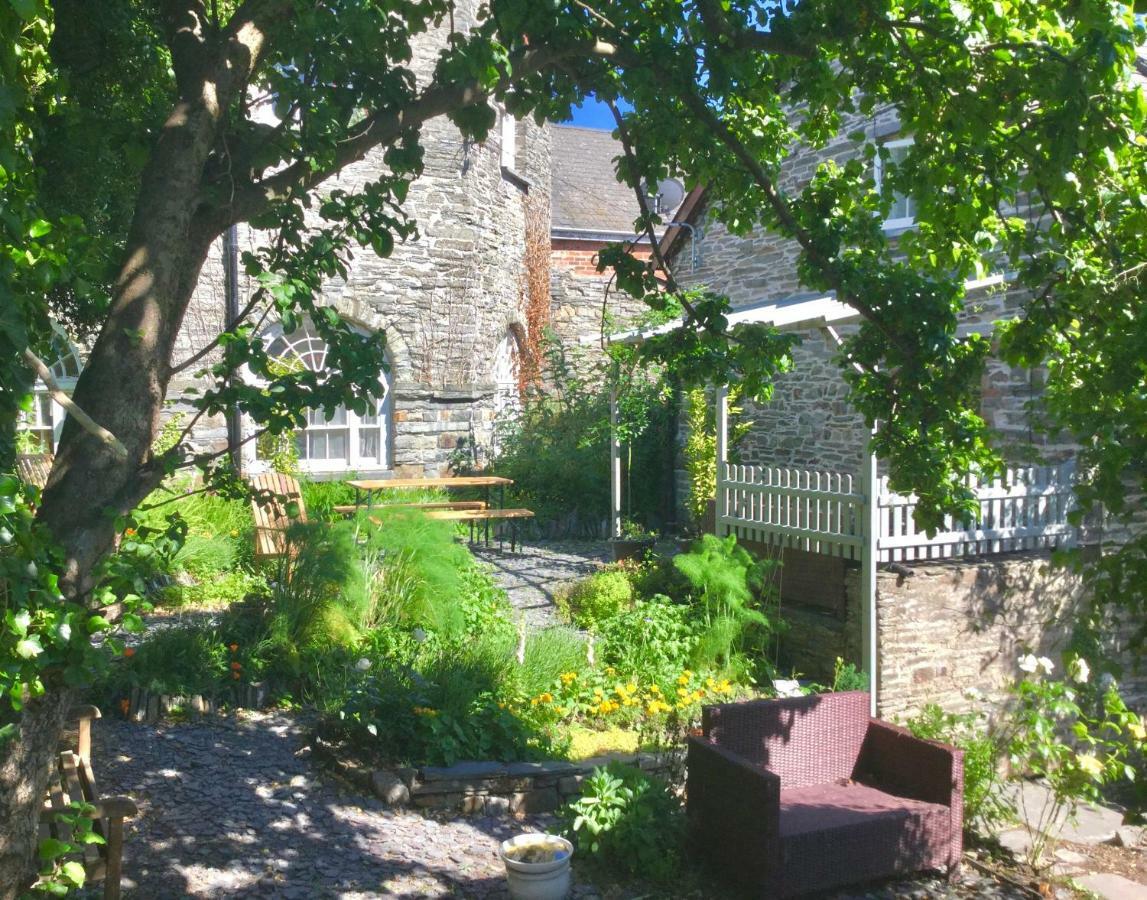 The Attic Apartment, Quay Street Studios Cardigan Exterior foto